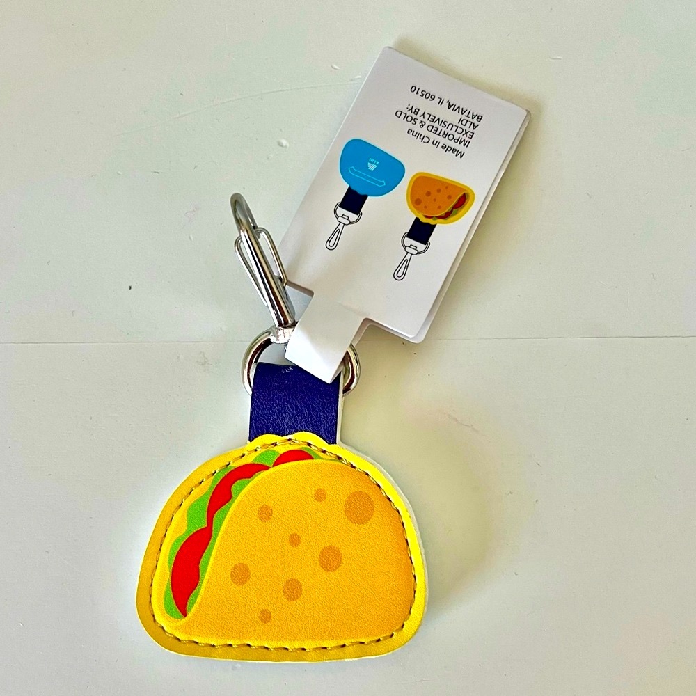 🌮1 FREE w/$30 purchase, 2/$16, 1/$10! Aldi keychains- holds your cart quarter!